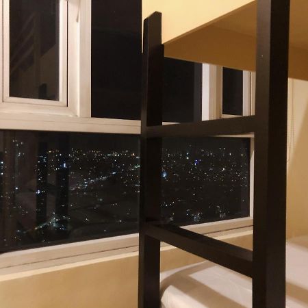 Hotel Ambiance, Spacious 2-Bedroom Condo In Qc Manila Zewnętrze zdjęcie